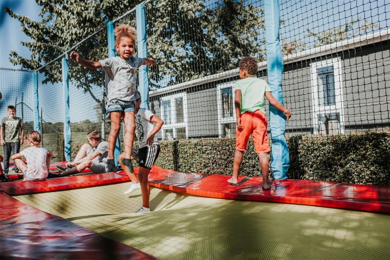 Recreatiepark Jachthaven De Veerstal Lathum - Luxe Chalet Esterno foto