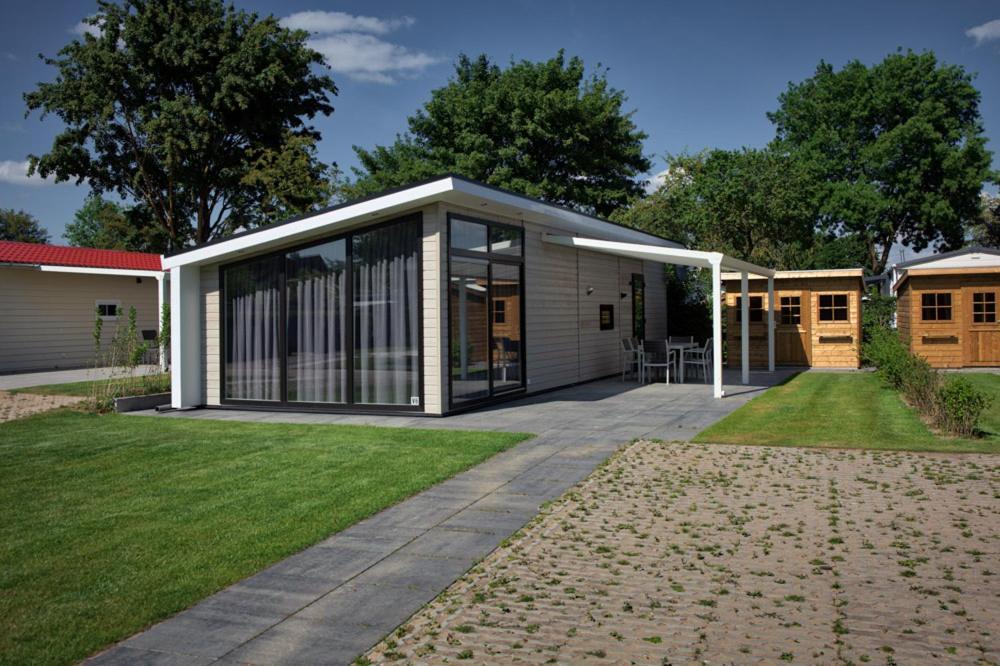 Recreatiepark Jachthaven De Veerstal Lathum - Luxe Chalet Esterno foto
