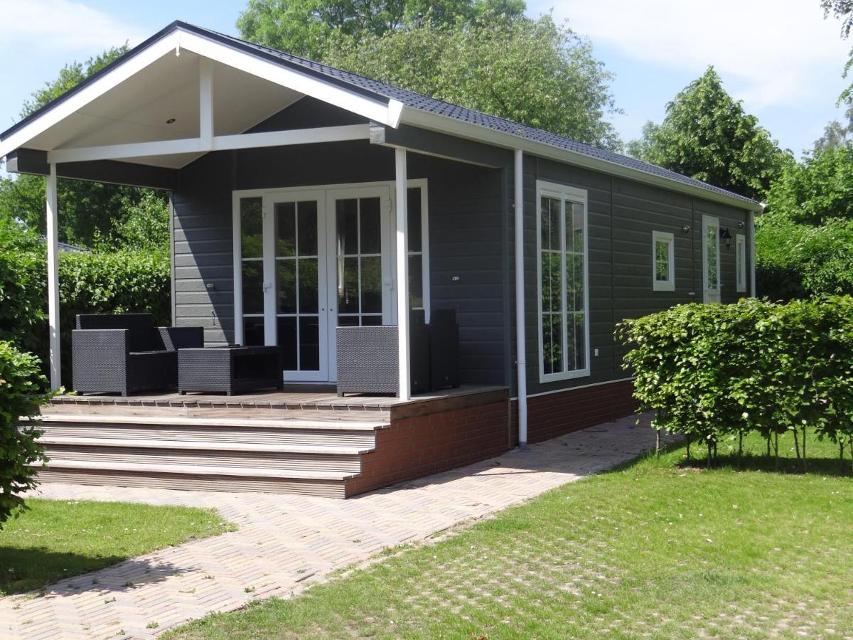 Recreatiepark Jachthaven De Veerstal Lathum - Luxe Chalet Esterno foto