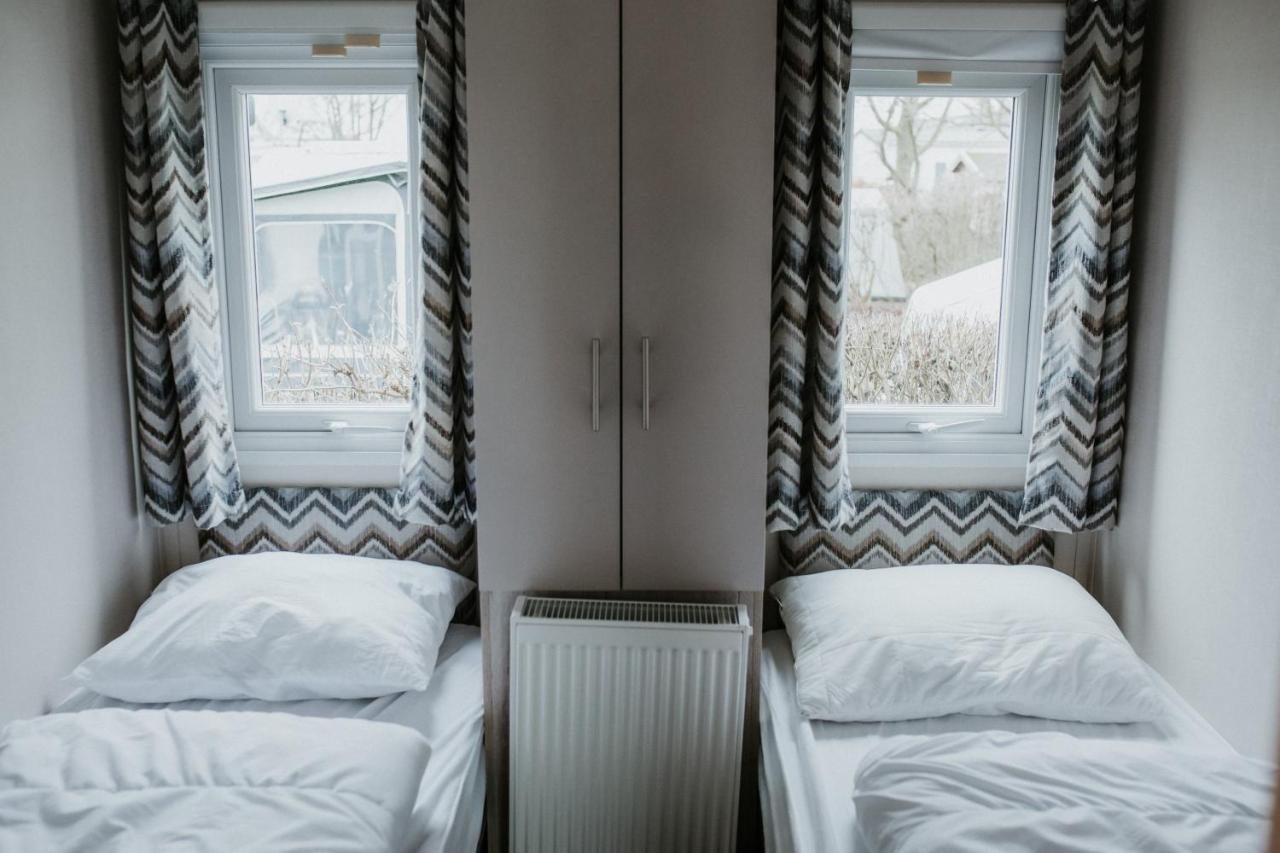 Recreatiepark Jachthaven De Veerstal Lathum - Luxe Chalet Esterno foto