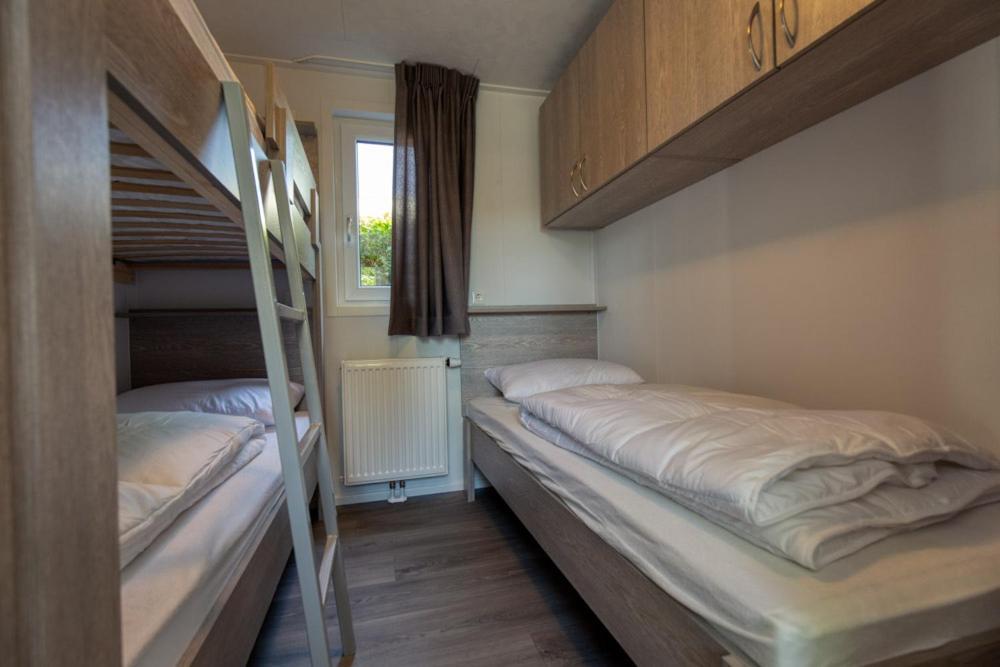 Recreatiepark Jachthaven De Veerstal Lathum - Luxe Chalet Esterno foto